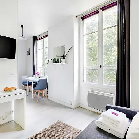 Cosy In The Heart Of The Marais Апартаменты Париж